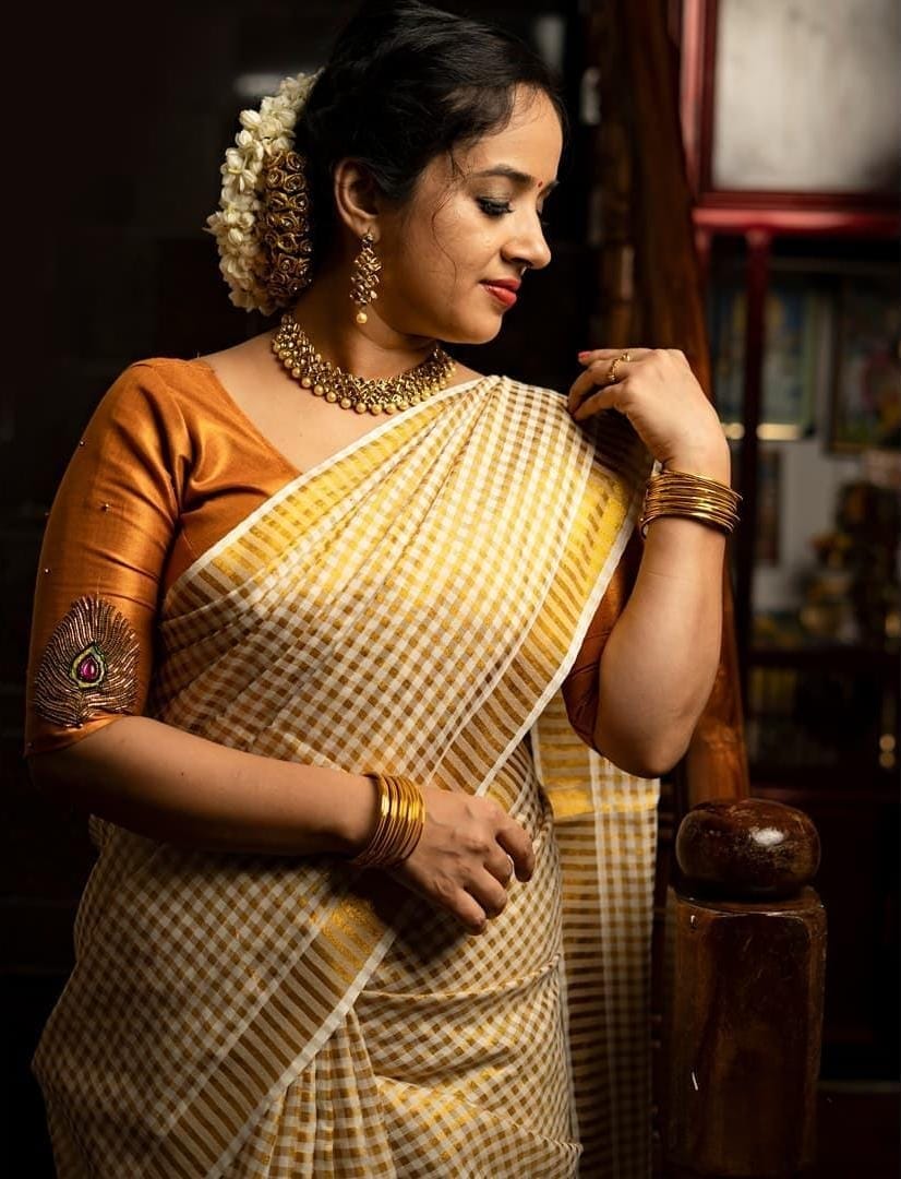 Kerala Paalum Pazhmum Saree