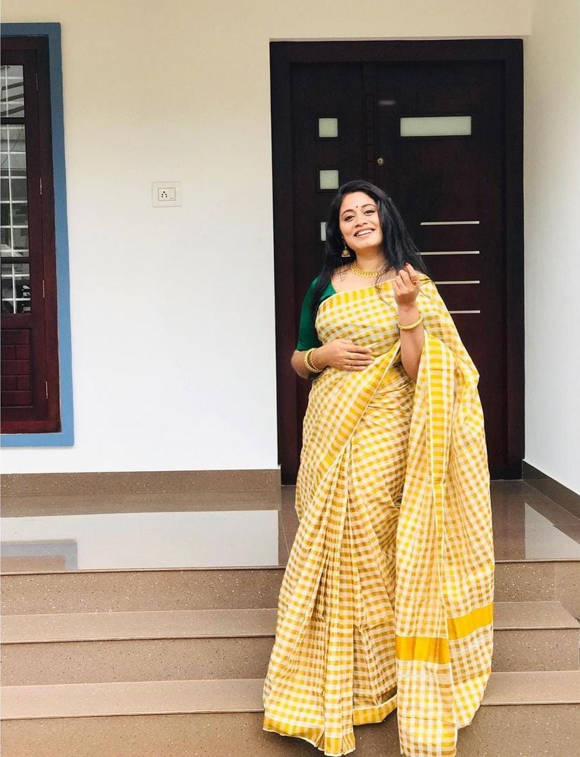 Kerala Paalum Pazhmum Saree