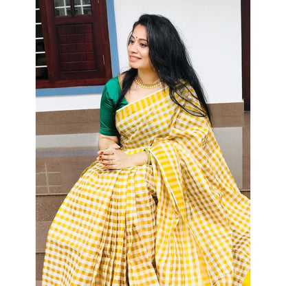 Kerala Paalum Pazhmum Saree