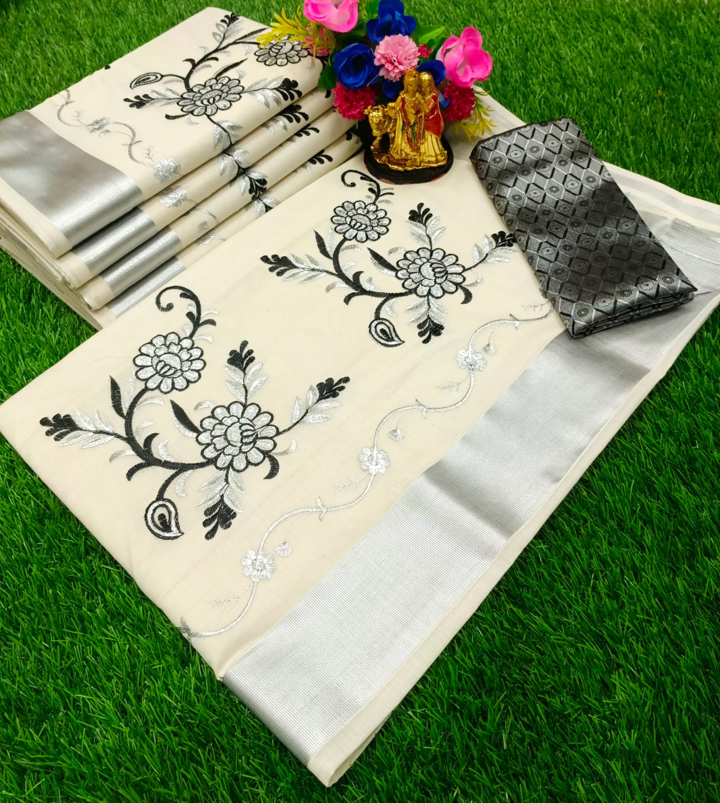 Kerala Kasavu saree in Silver Zari