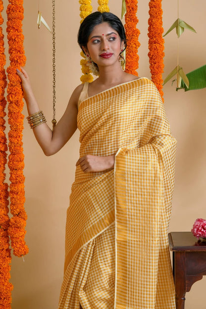 Kerala Paalum Pazhamum Saree