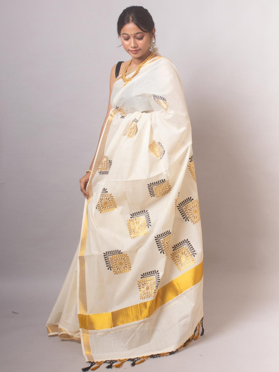 Kerala Saree with Embroidery in 
Golden Zari